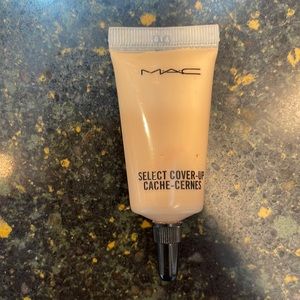 MAC Select Cover-Up in the shade NC20